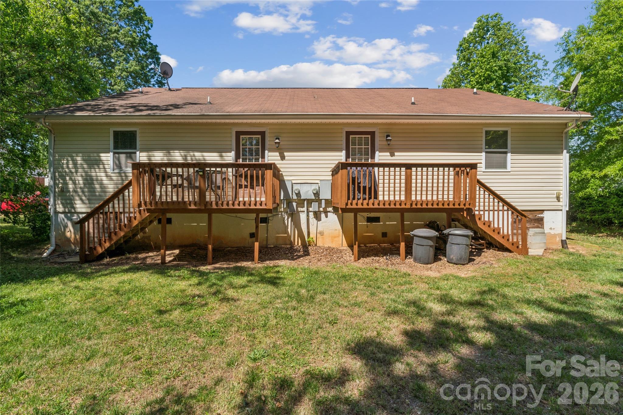 329 W Mcneely Avenue