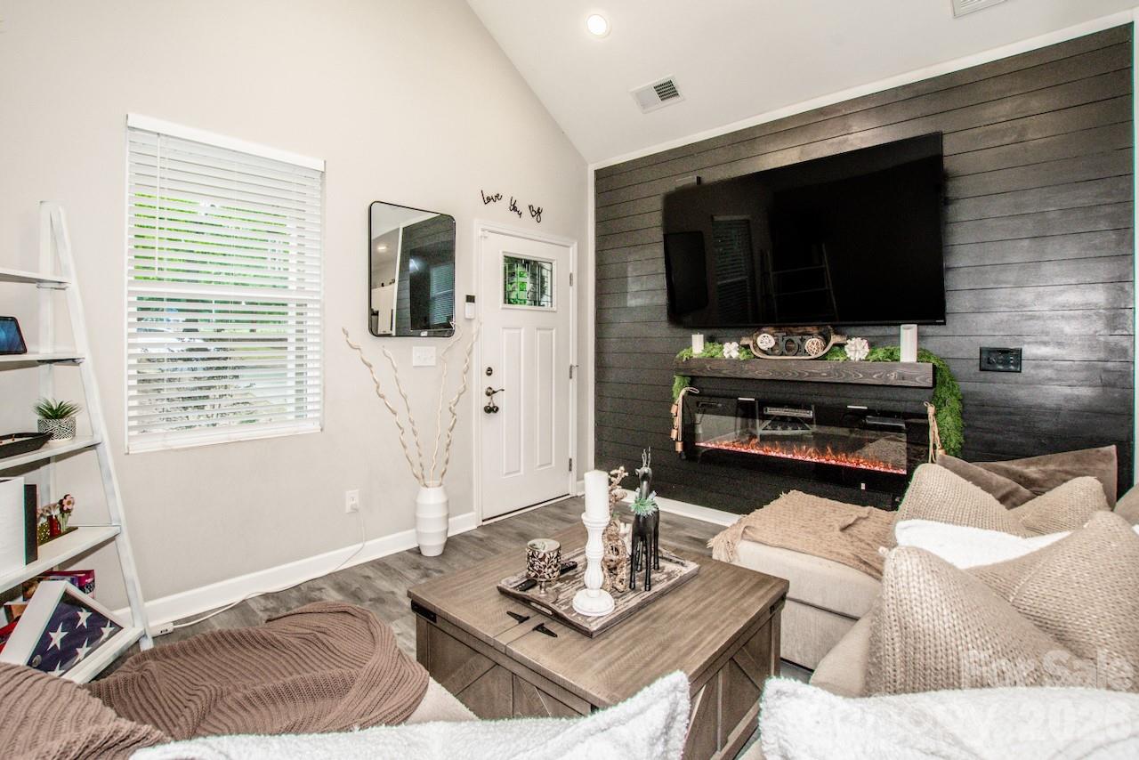 1206 8th Street Unit: 13