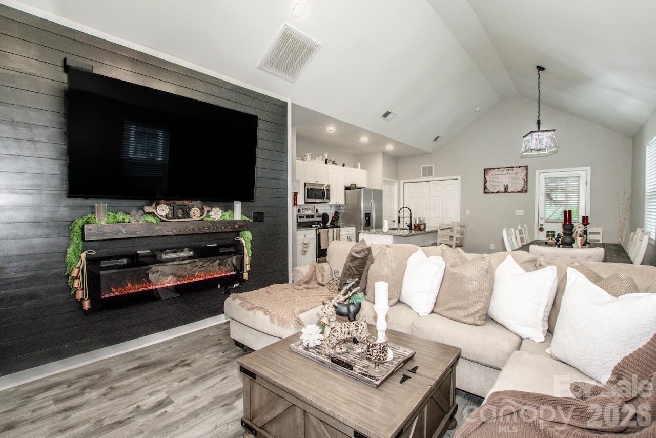 1206 8th Street Unit: 13