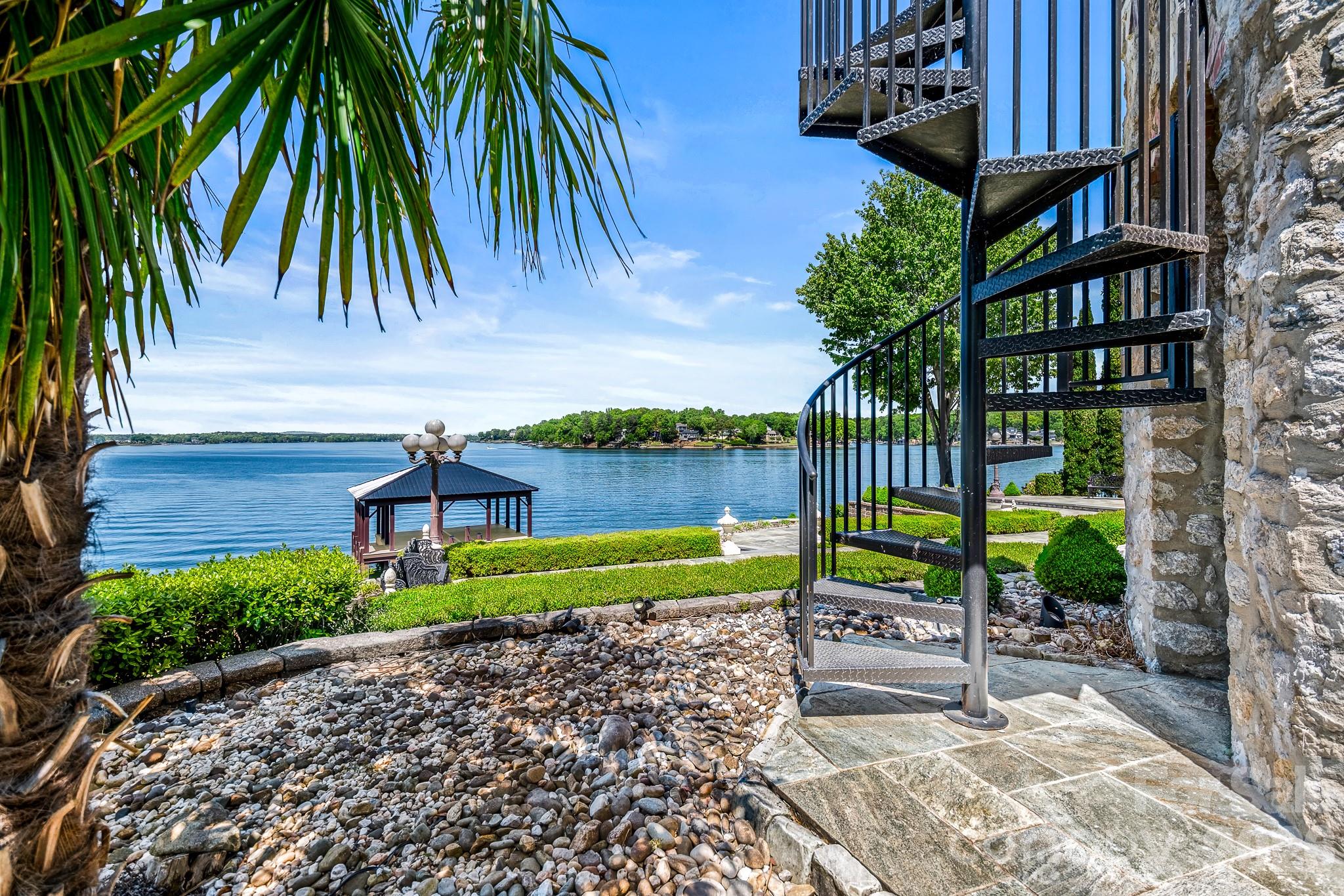 331 Ivy Arbor Circle