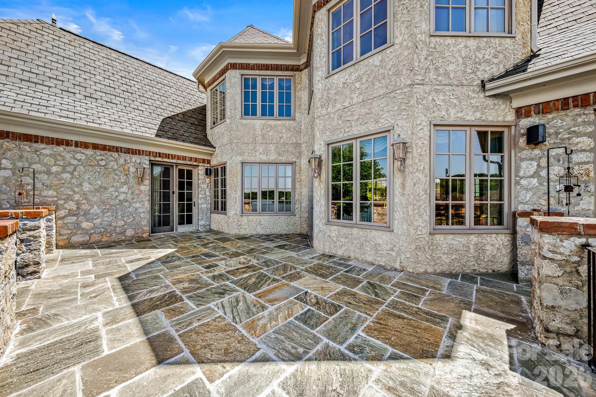 331 Ivy Arbor Circle