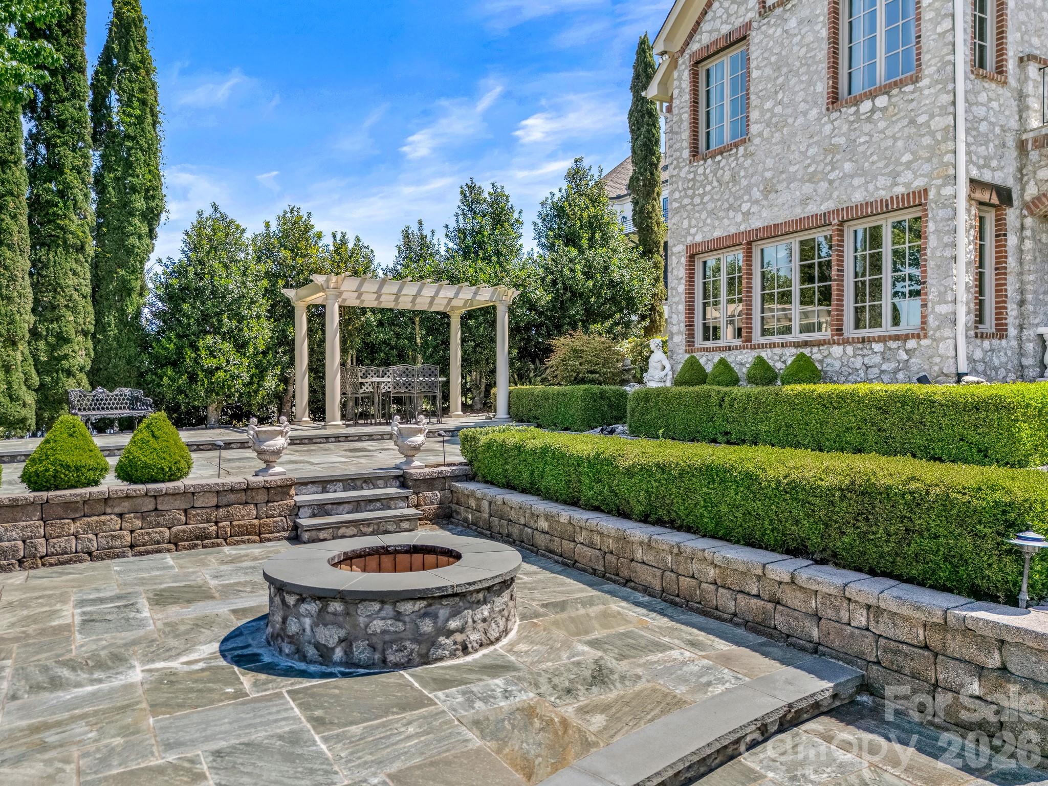 331 Ivy Arbor Circle