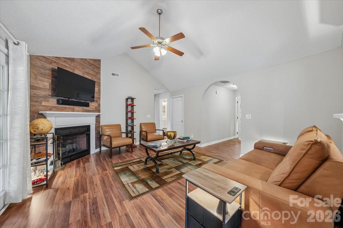 1120 Warpers Lane