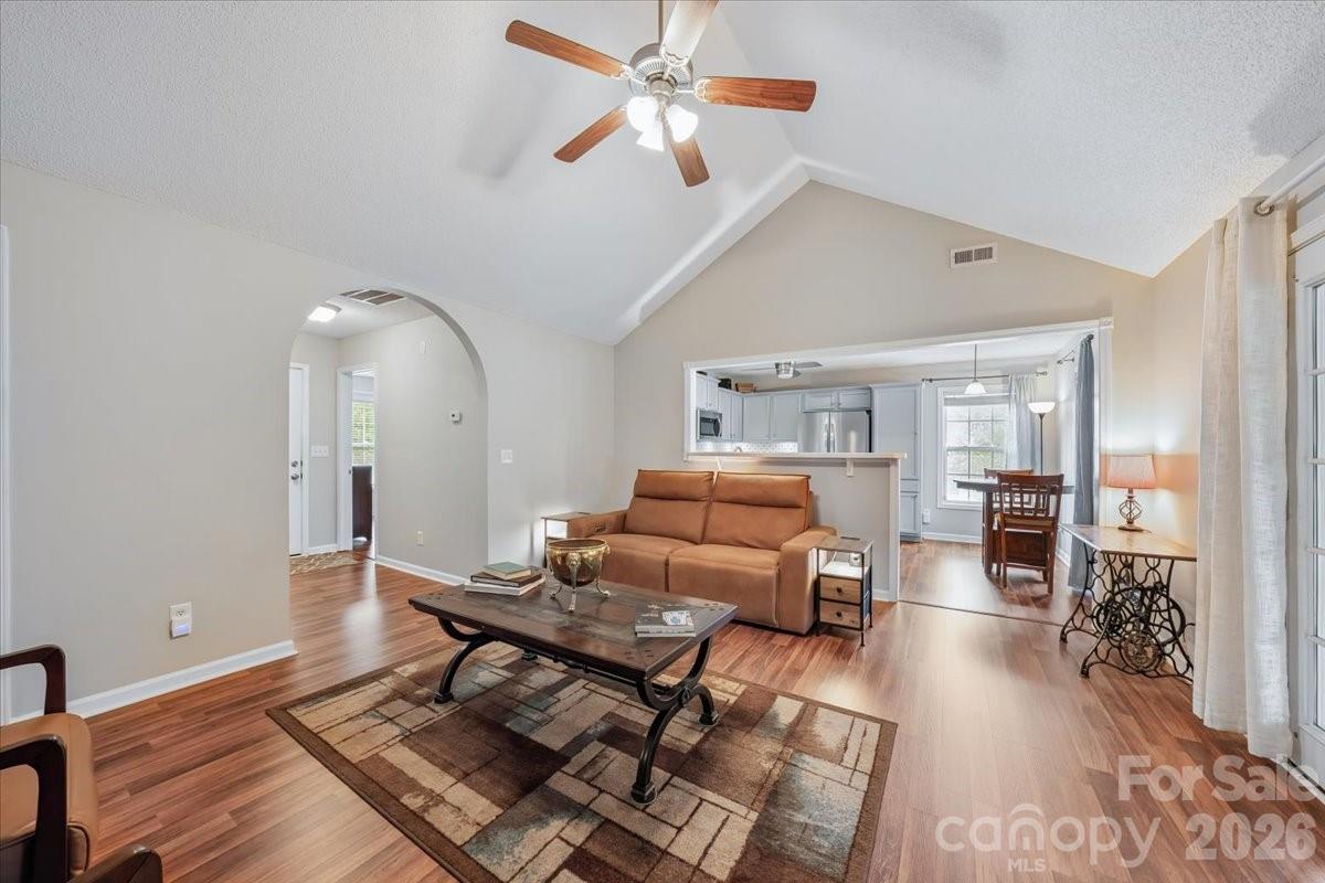 1120 Warpers Lane