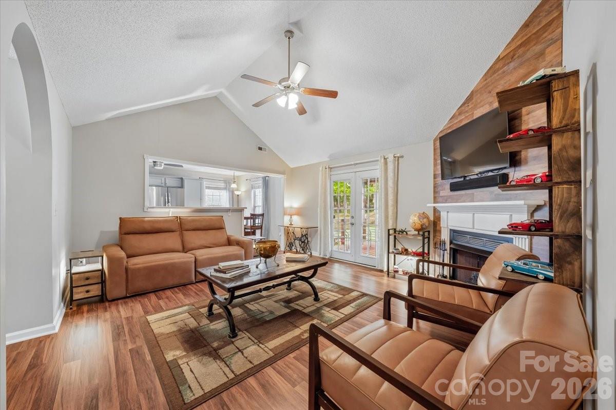 1120 Warpers Lane