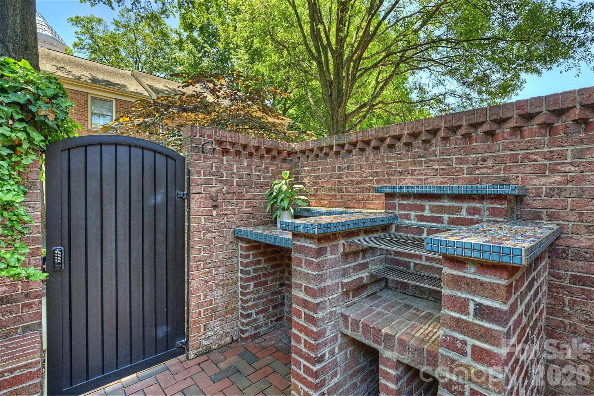 520 N Poplar Street Unit: I