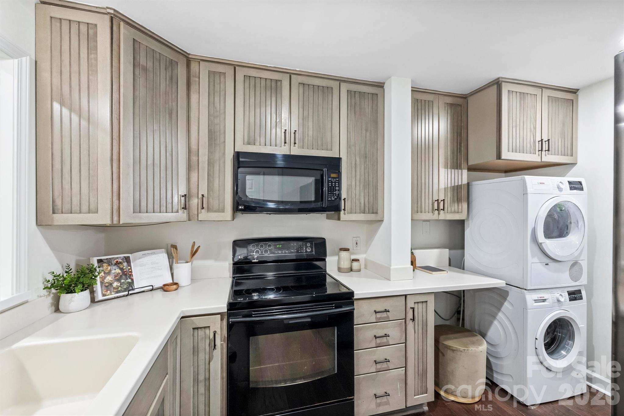 520 N Poplar Street Unit: I