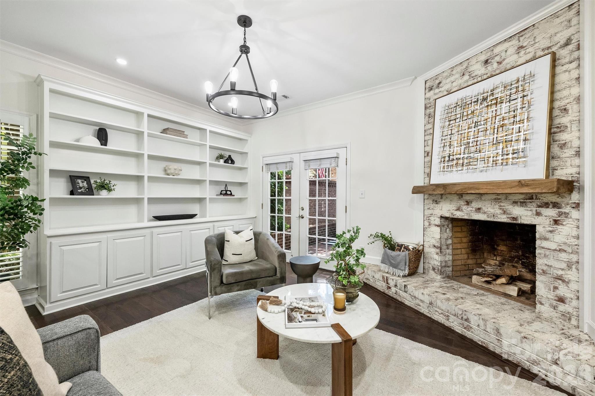 520 N Poplar Street Unit: I
