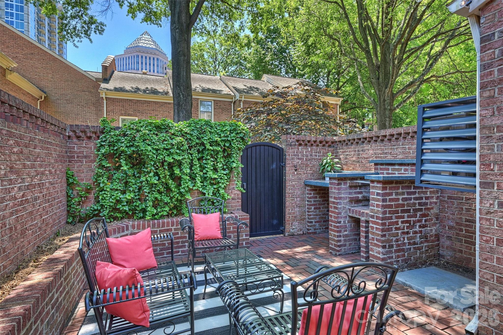 520 N Poplar Street Unit: I