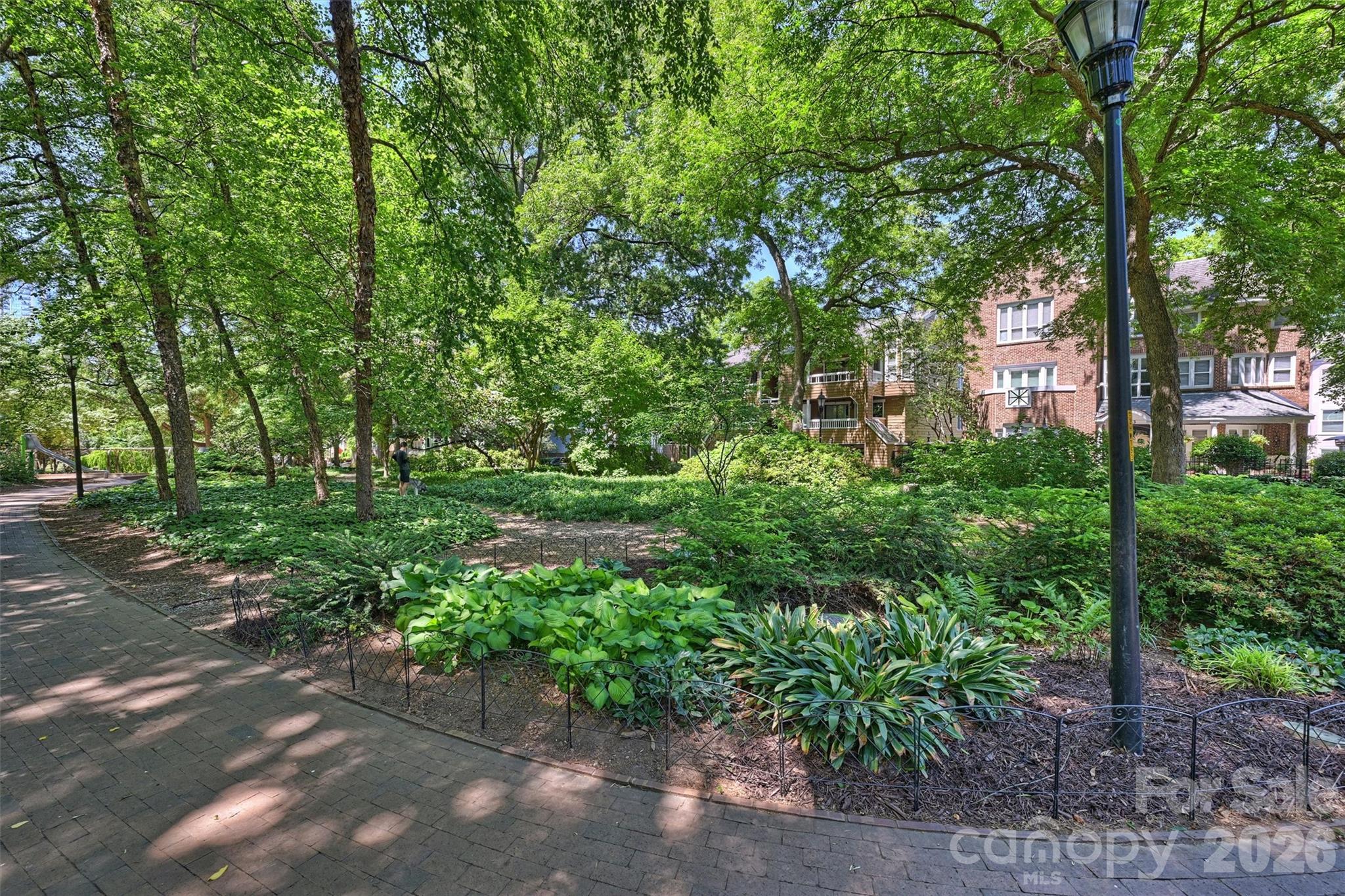 520 N Poplar Street Unit: I