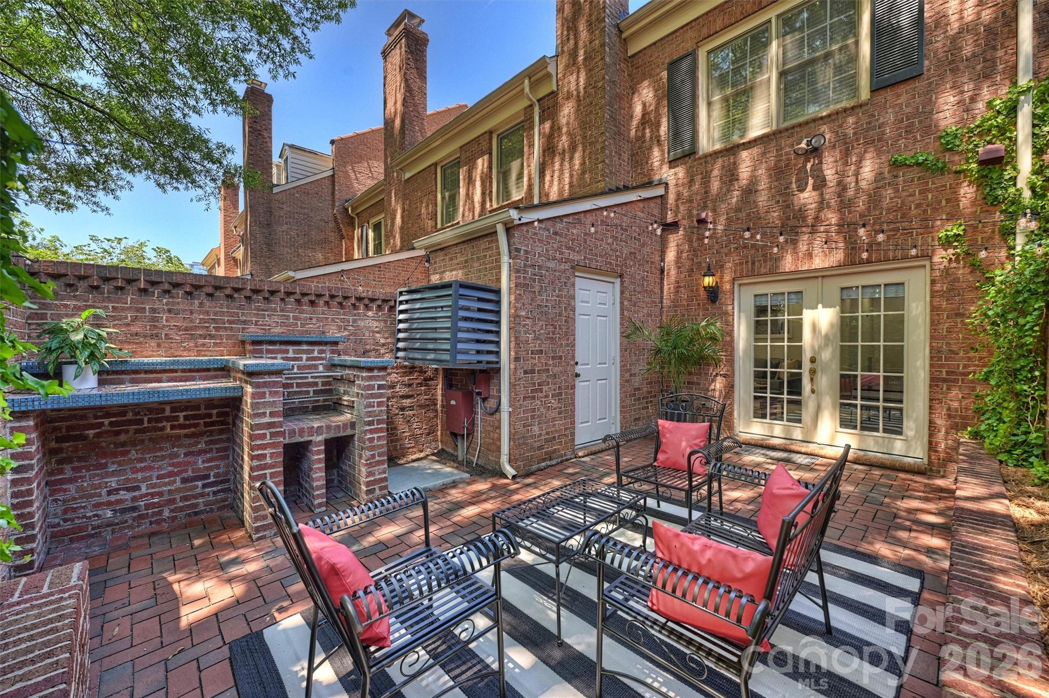 520 N Poplar Street Unit: I