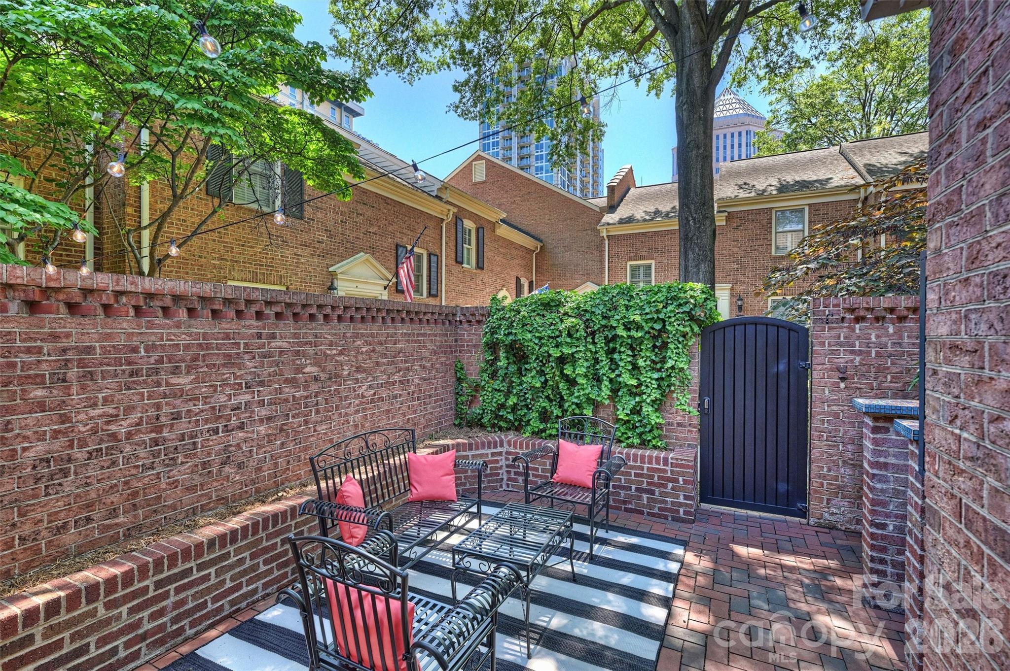 520 N Poplar Street Unit: I
