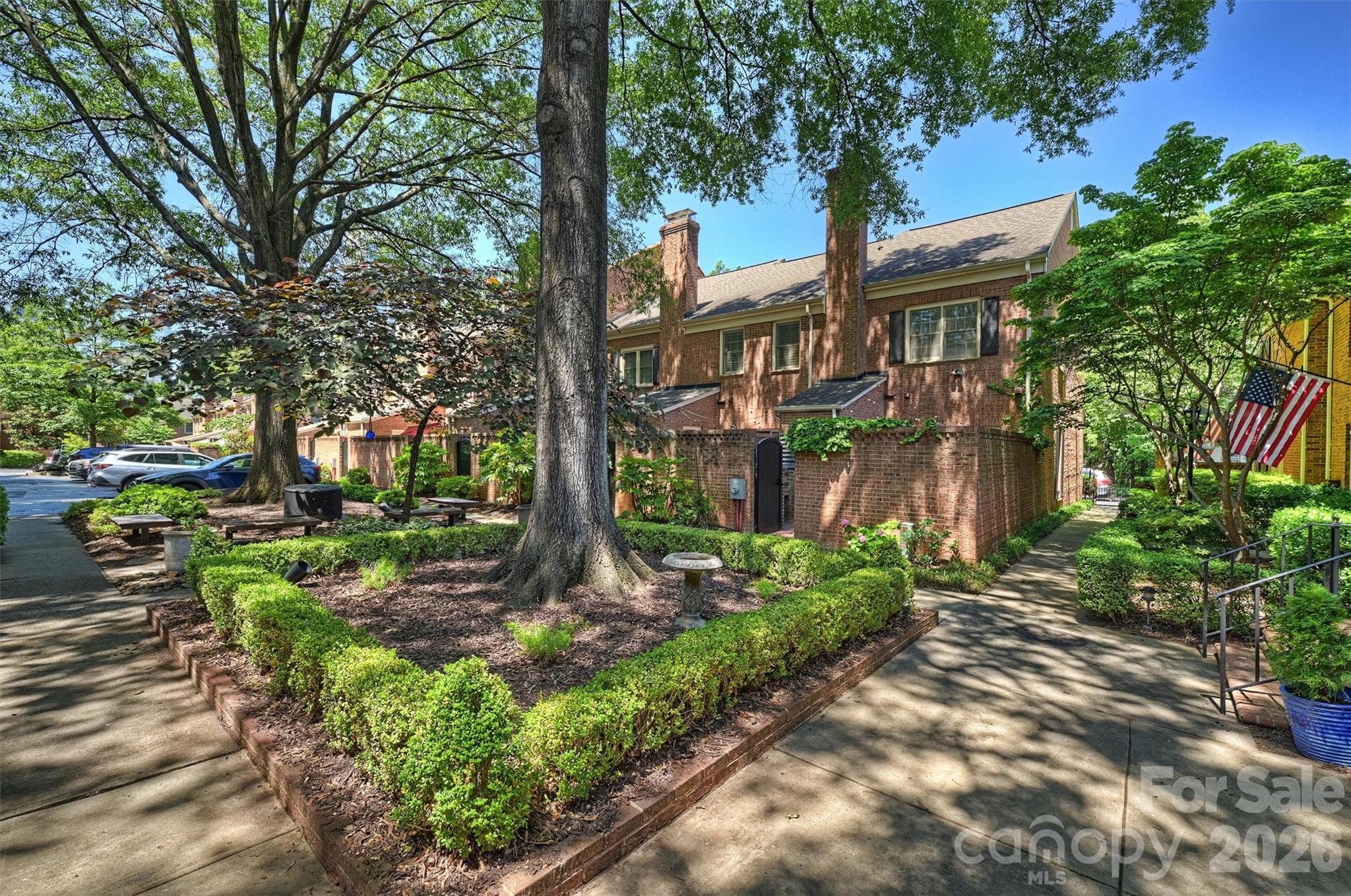 520 N Poplar Street Unit: I