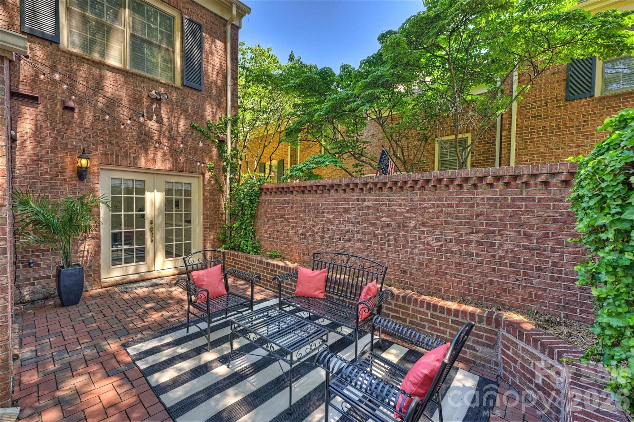 520 N Poplar Street Unit: I