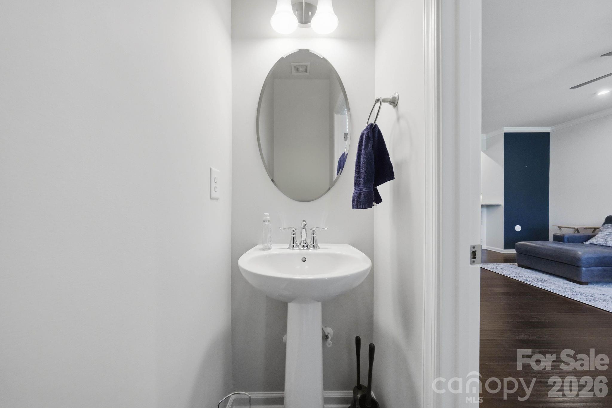 1221 Queen Lyon Court