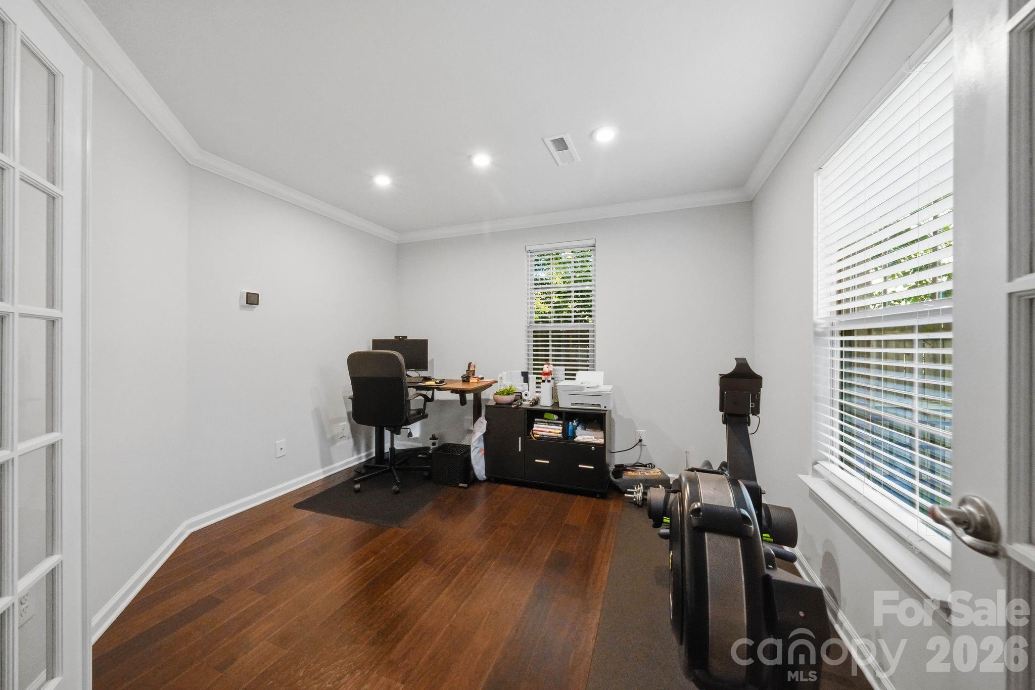 1221 Queen Lyon Court