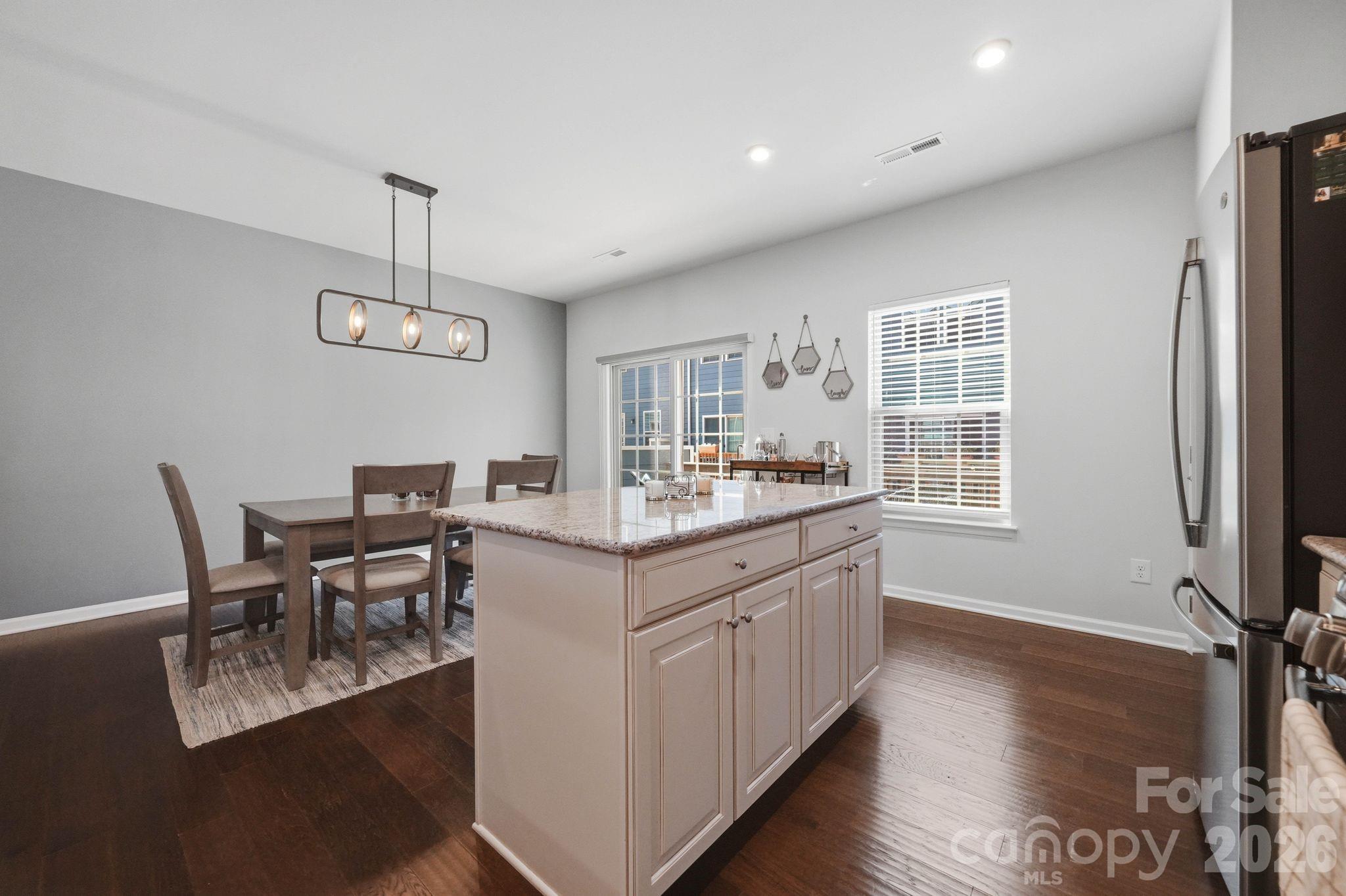 1221 Queen Lyon Court