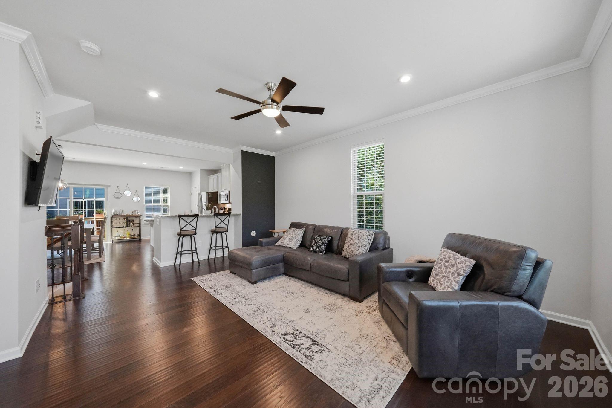 1221 Queen Lyon Court