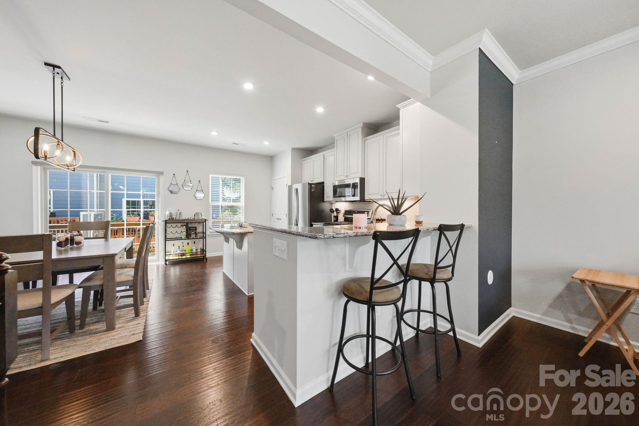 1221 Queen Lyon Court