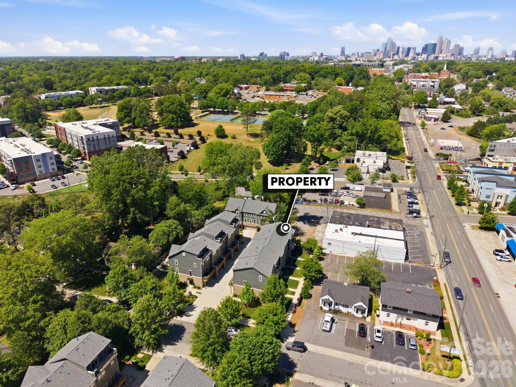 1221 Queen Lyon Court