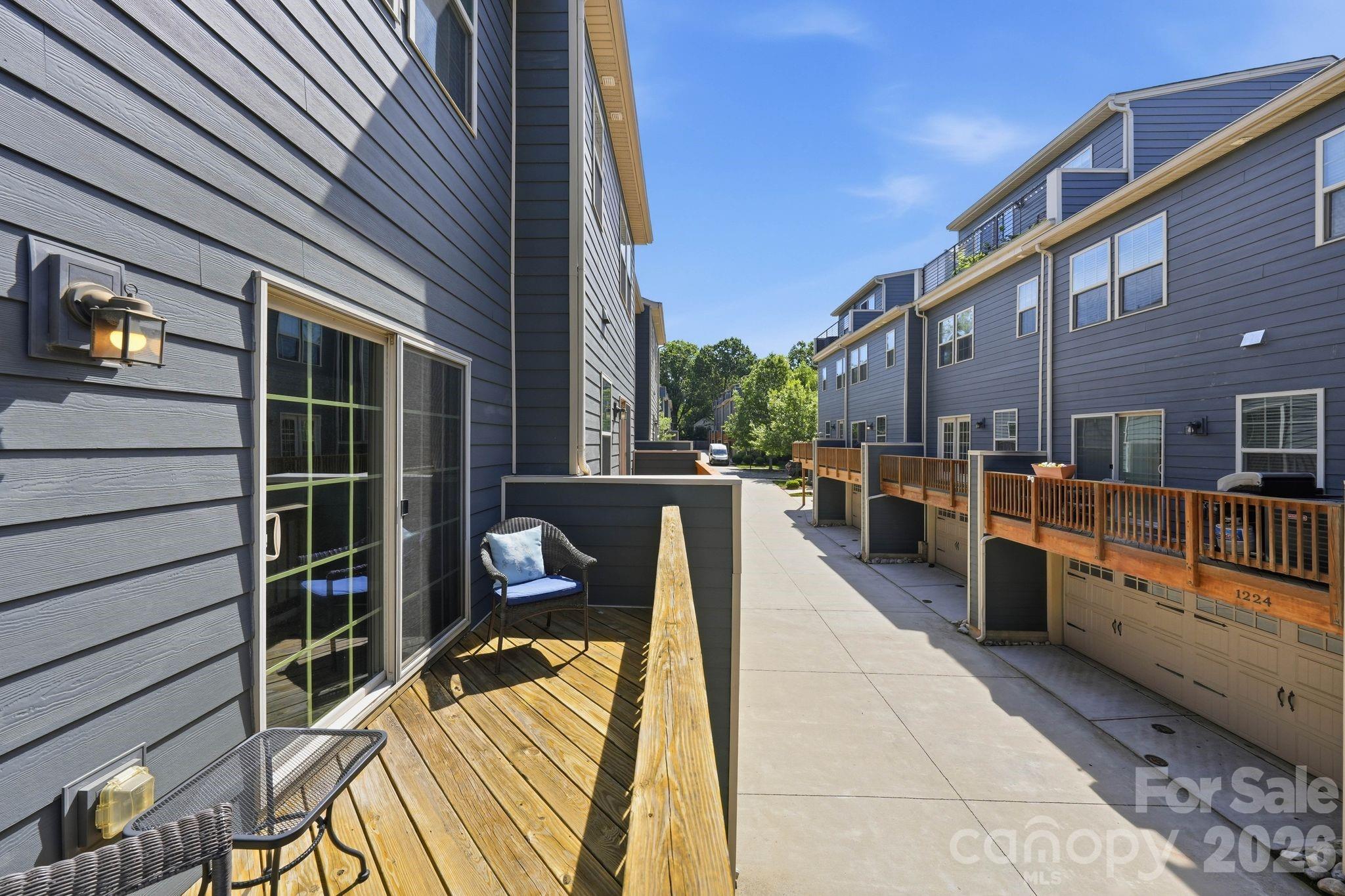 1221 Queen Lyon Court