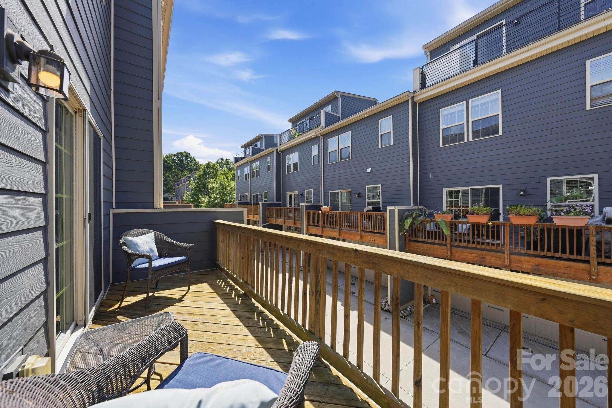 1221 Queen Lyon Court