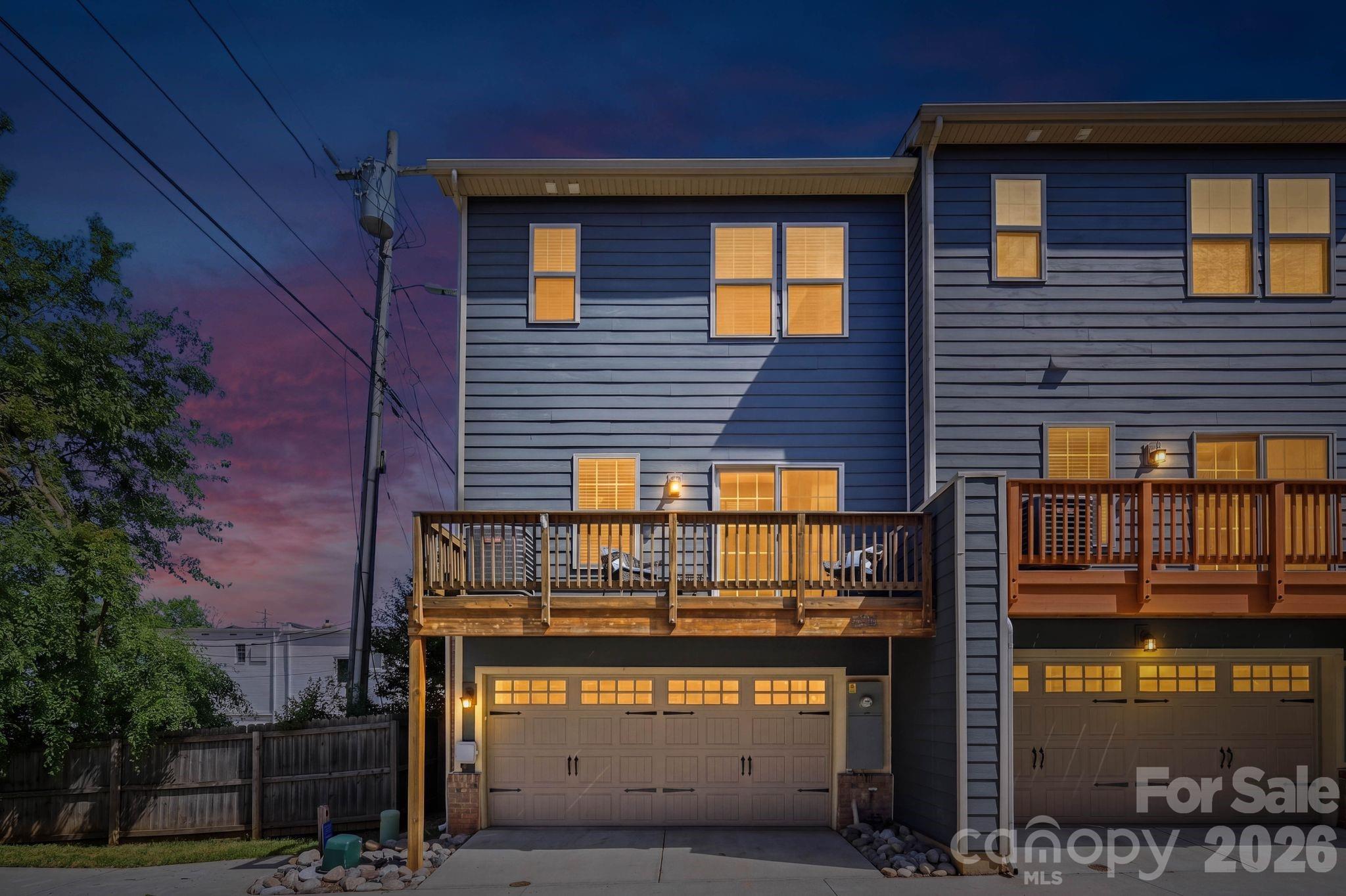 1221 Queen Lyon Court