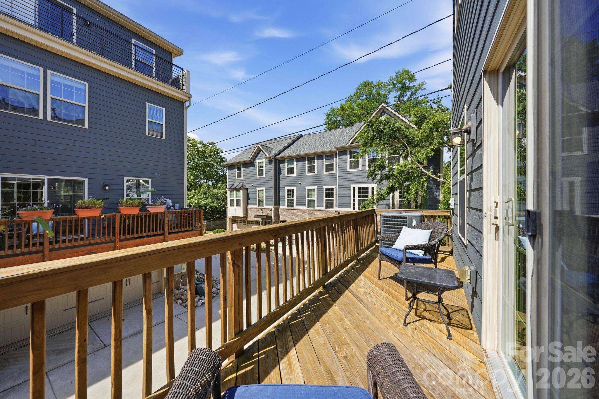 1221 Queen Lyon Court