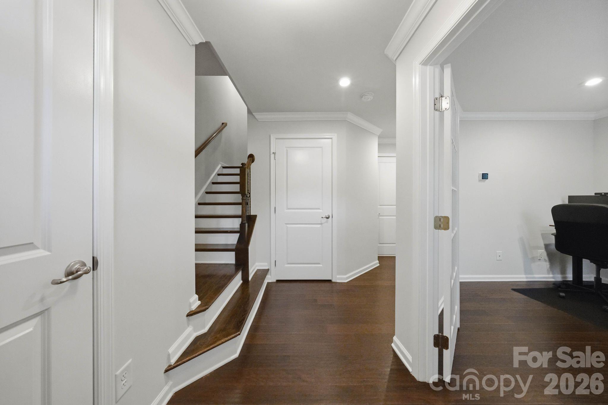 1221 Queen Lyon Court