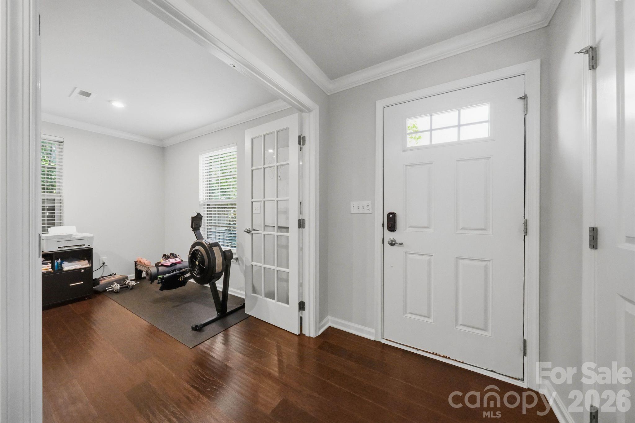 1221 Queen Lyon Court