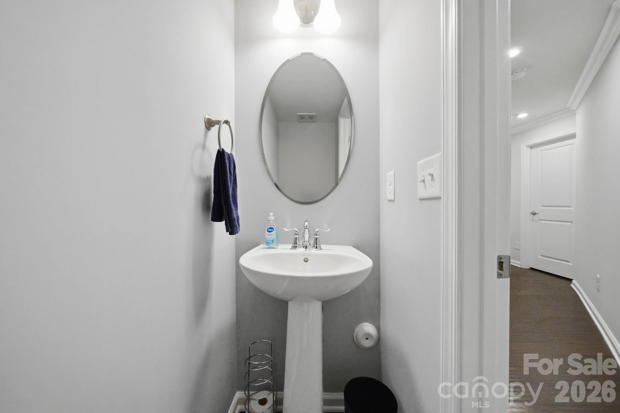 1221 Queen Lyon Court