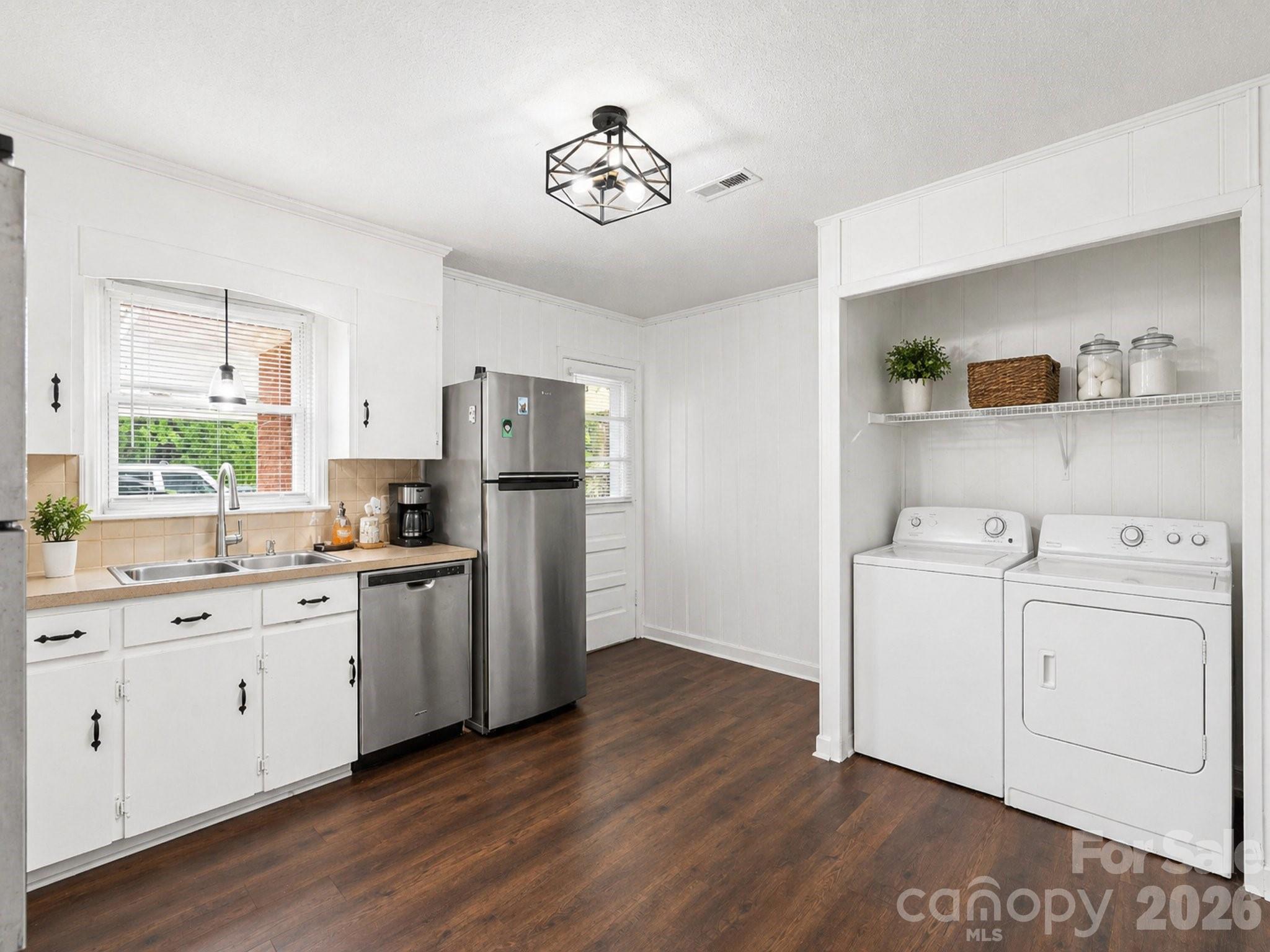 1204 W fifth Avenue
