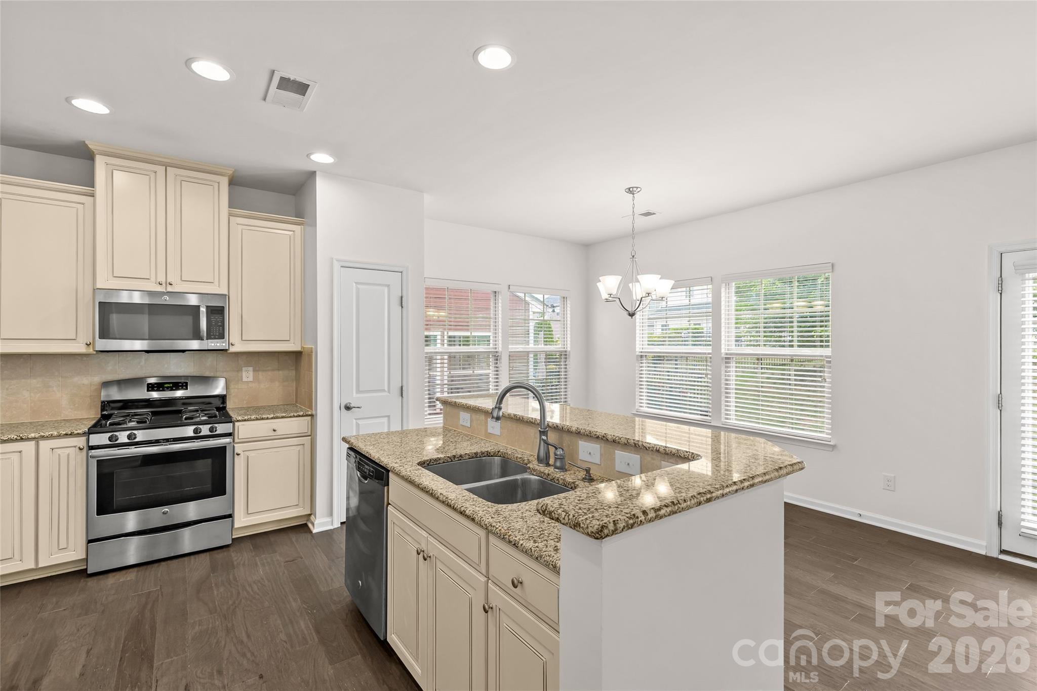 2435 Alyssa Lane