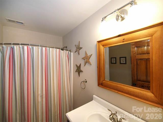 821 E 37th Street