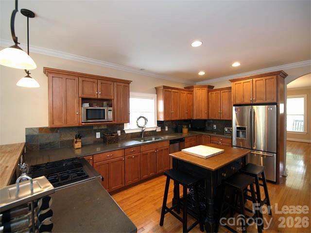 821 E 37th Street