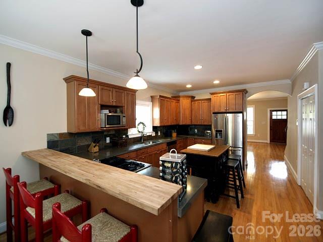 821 E 37th Street