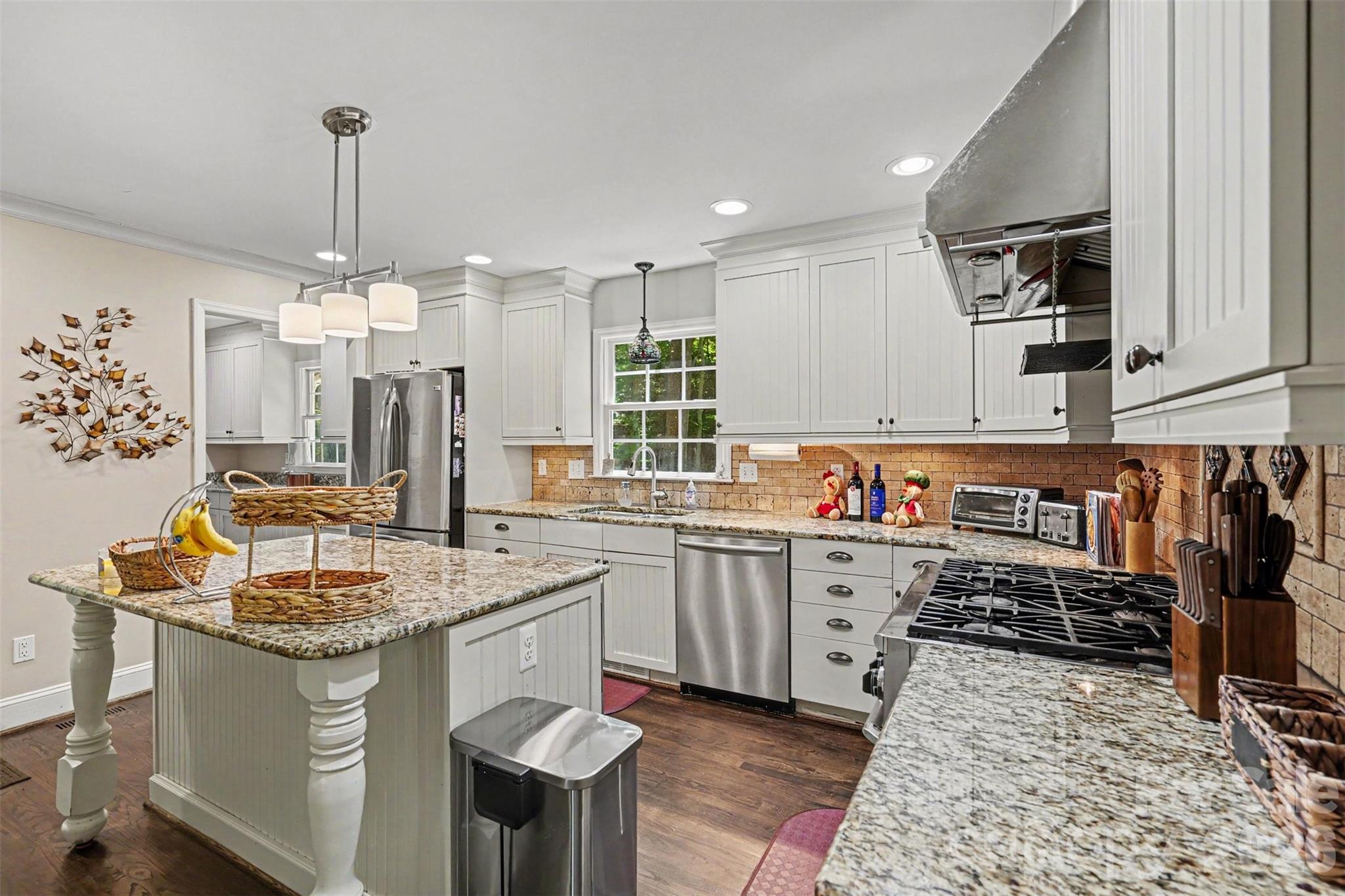 5812 Camelot Drive