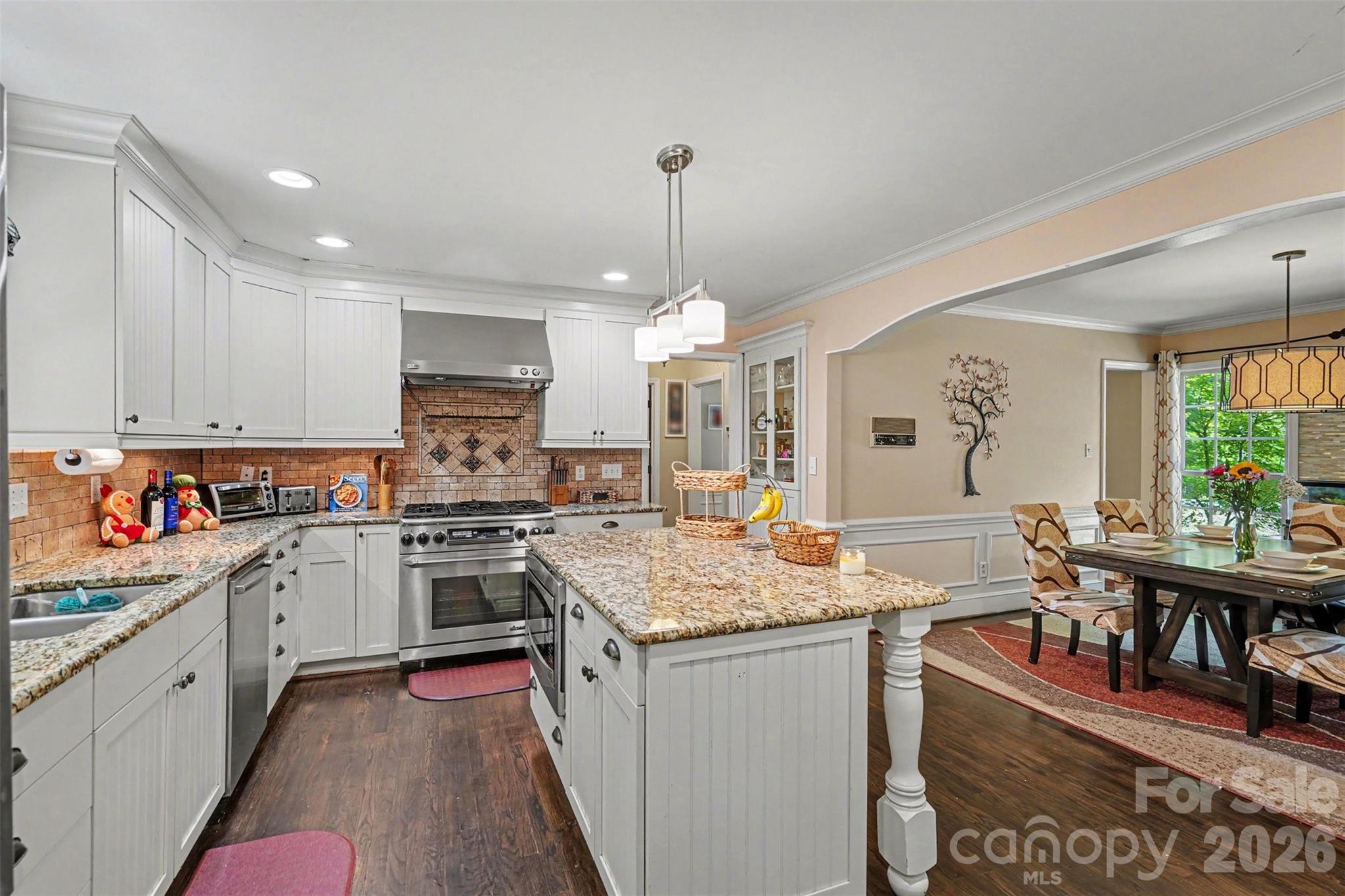 5812 Camelot Drive