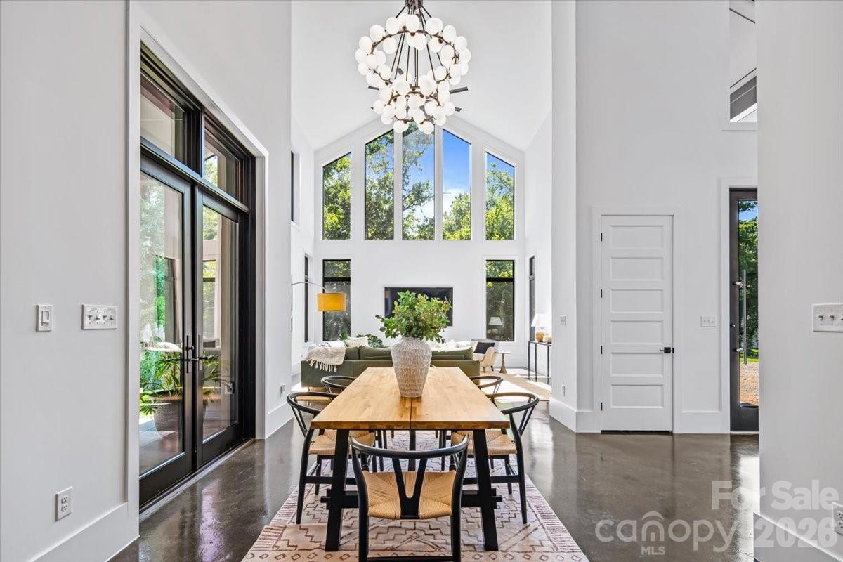 3304 Mar Vista Circle