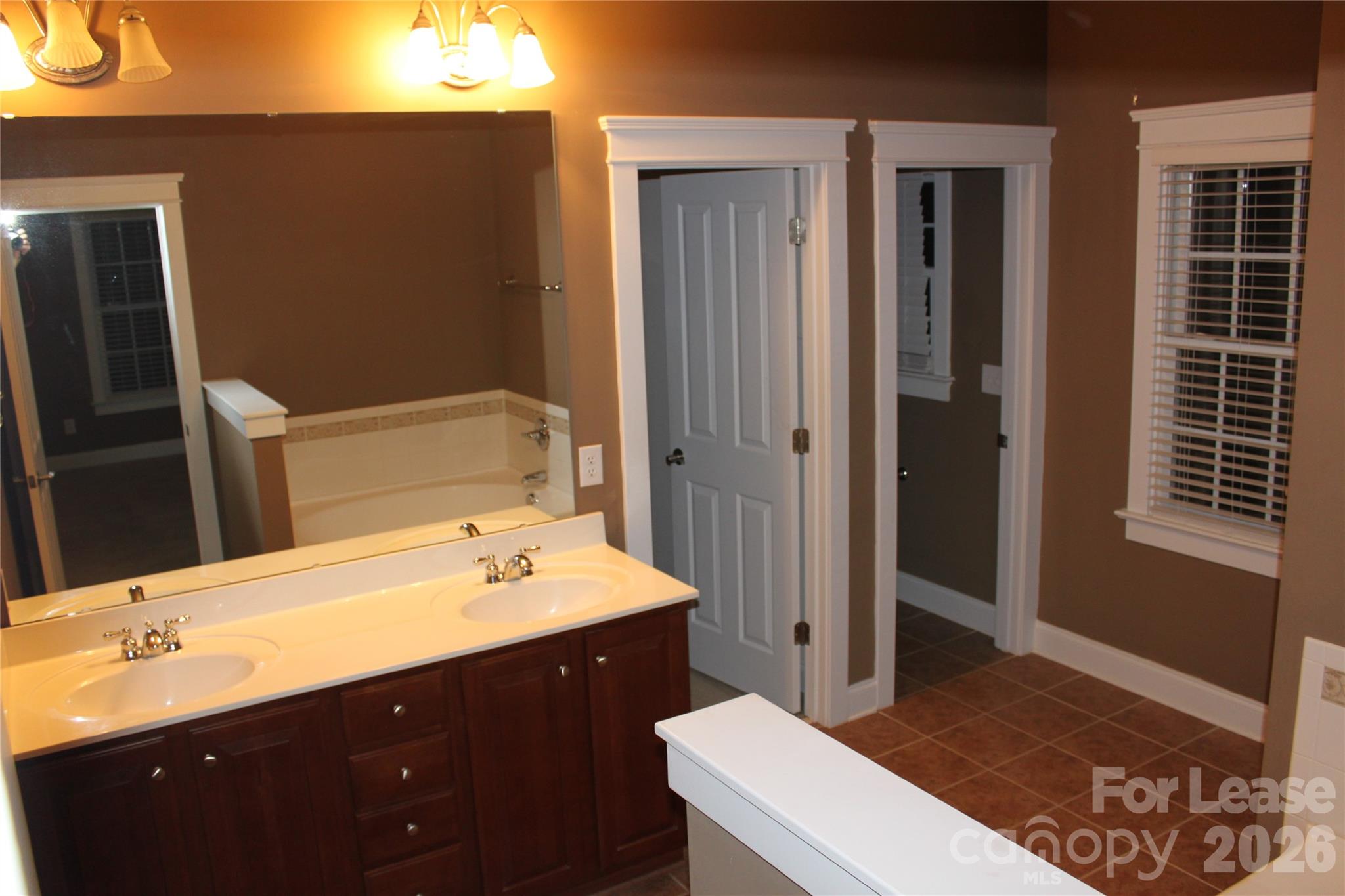 886 Promenade Walk