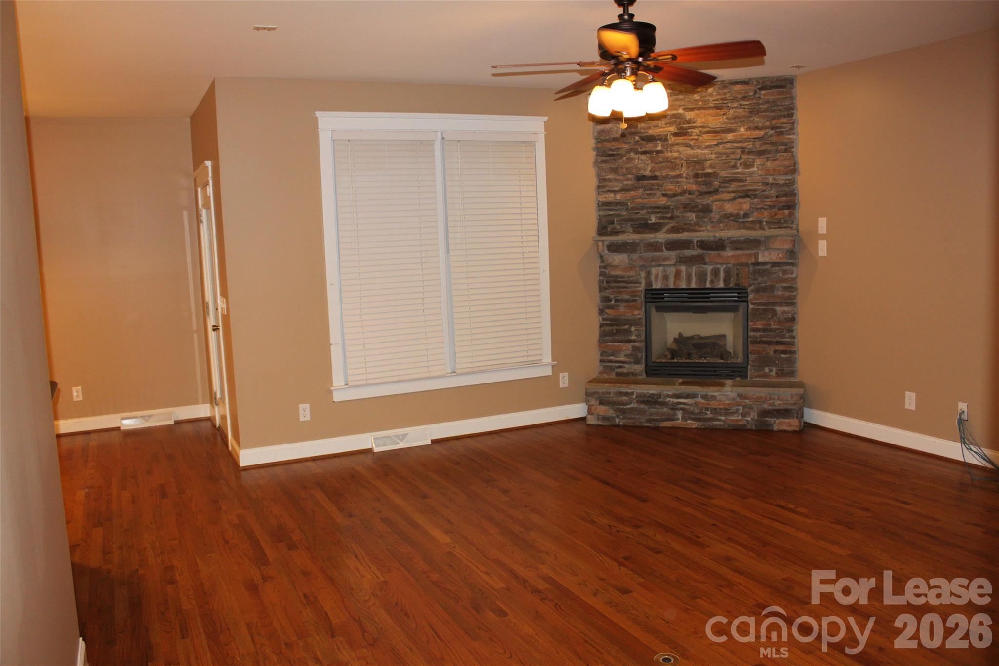 886 Promenade Walk