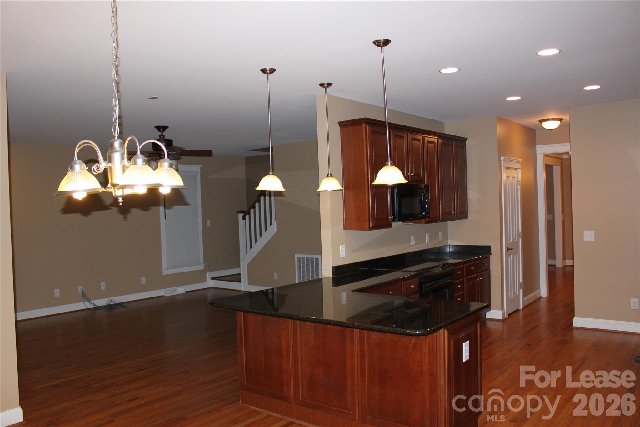 886 Promenade Walk