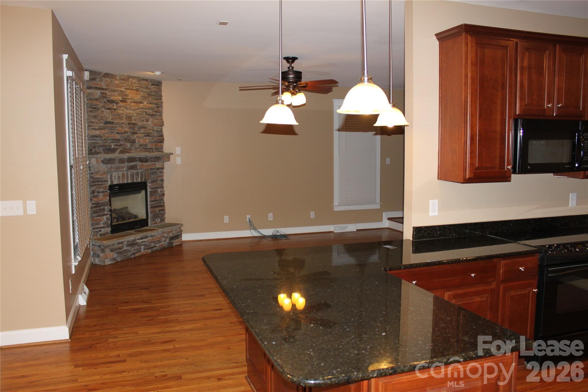 886 Promenade Walk