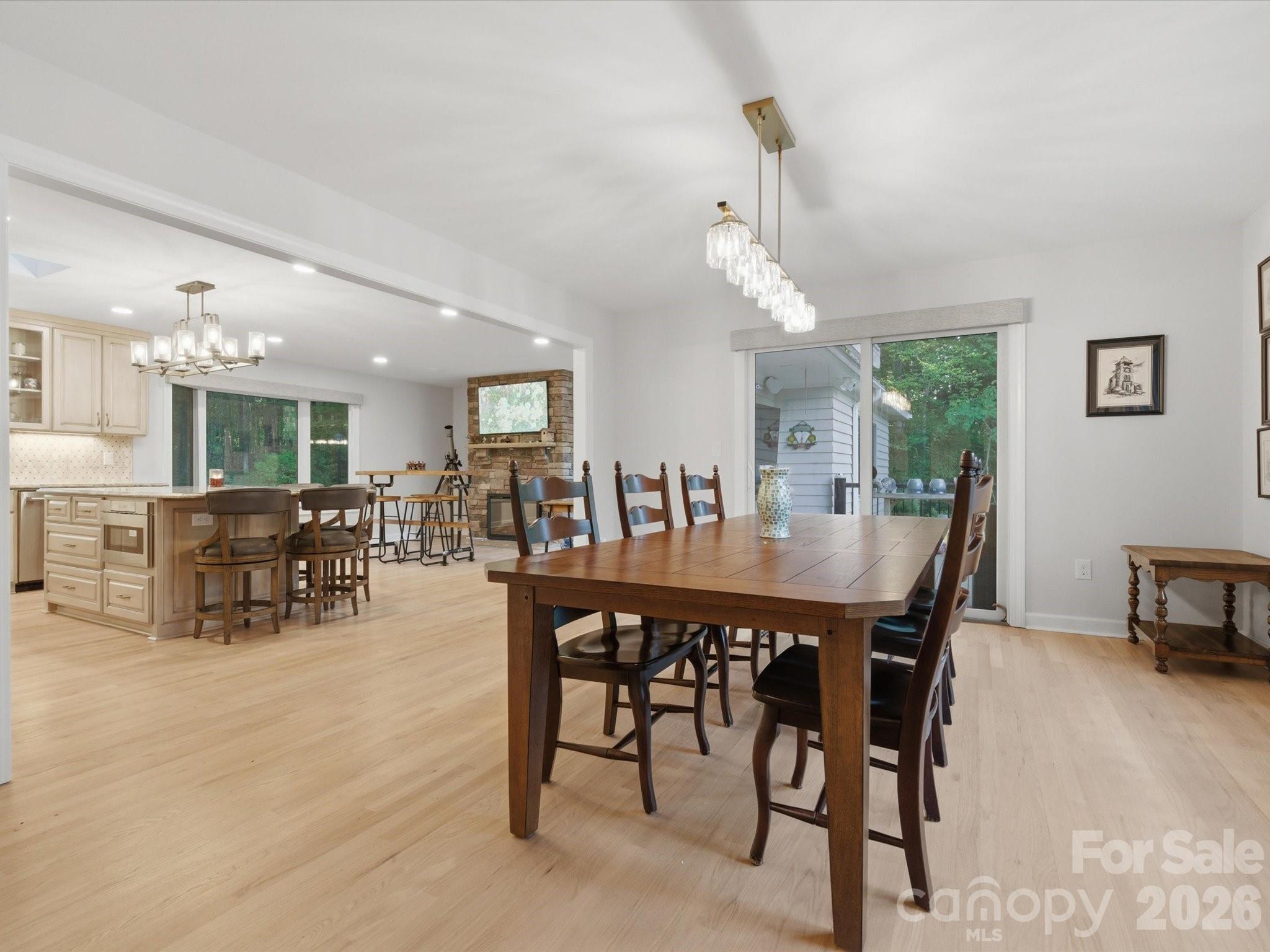 115 Forest Cliff Court NE