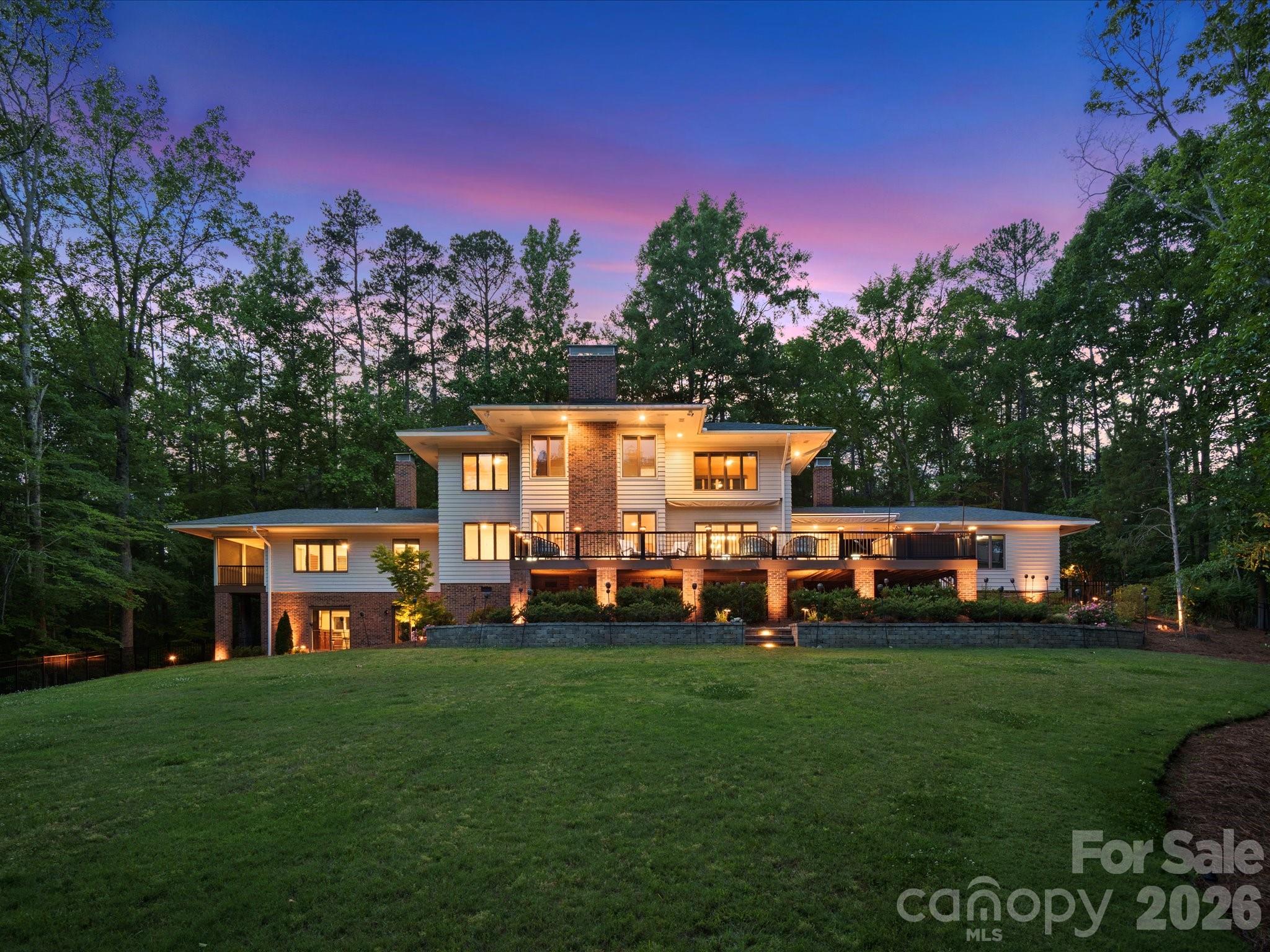 115 Forest Cliff Court NE