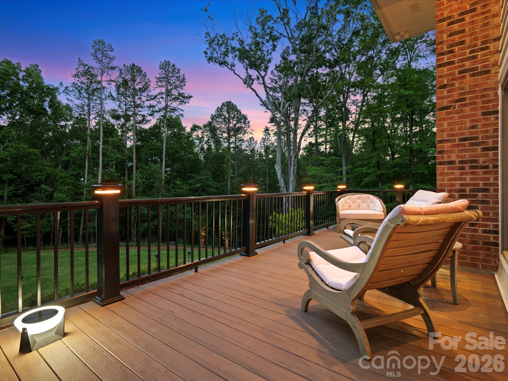 115 Forest Cliff Court NE