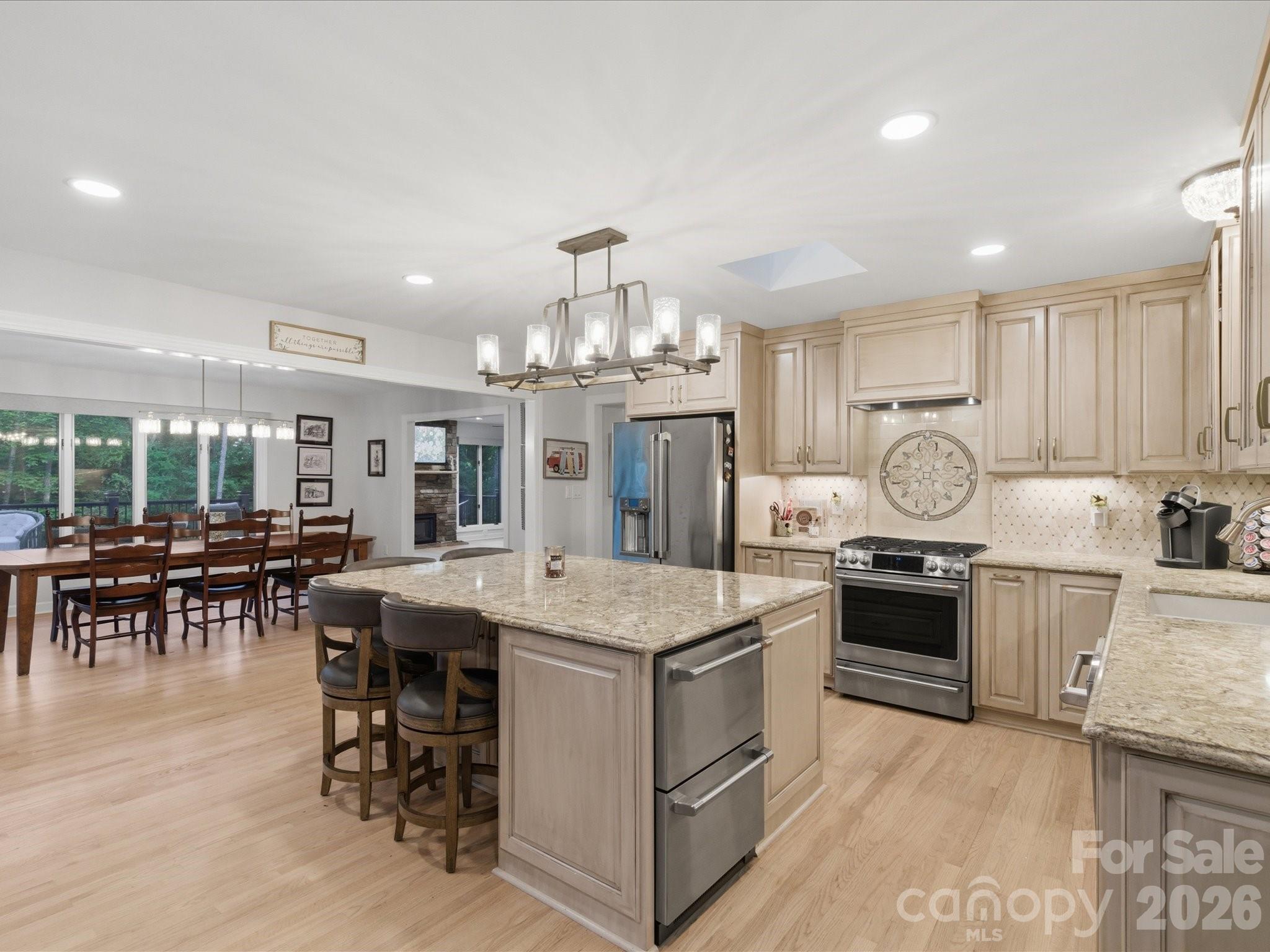 115 Forest Cliff Court NE