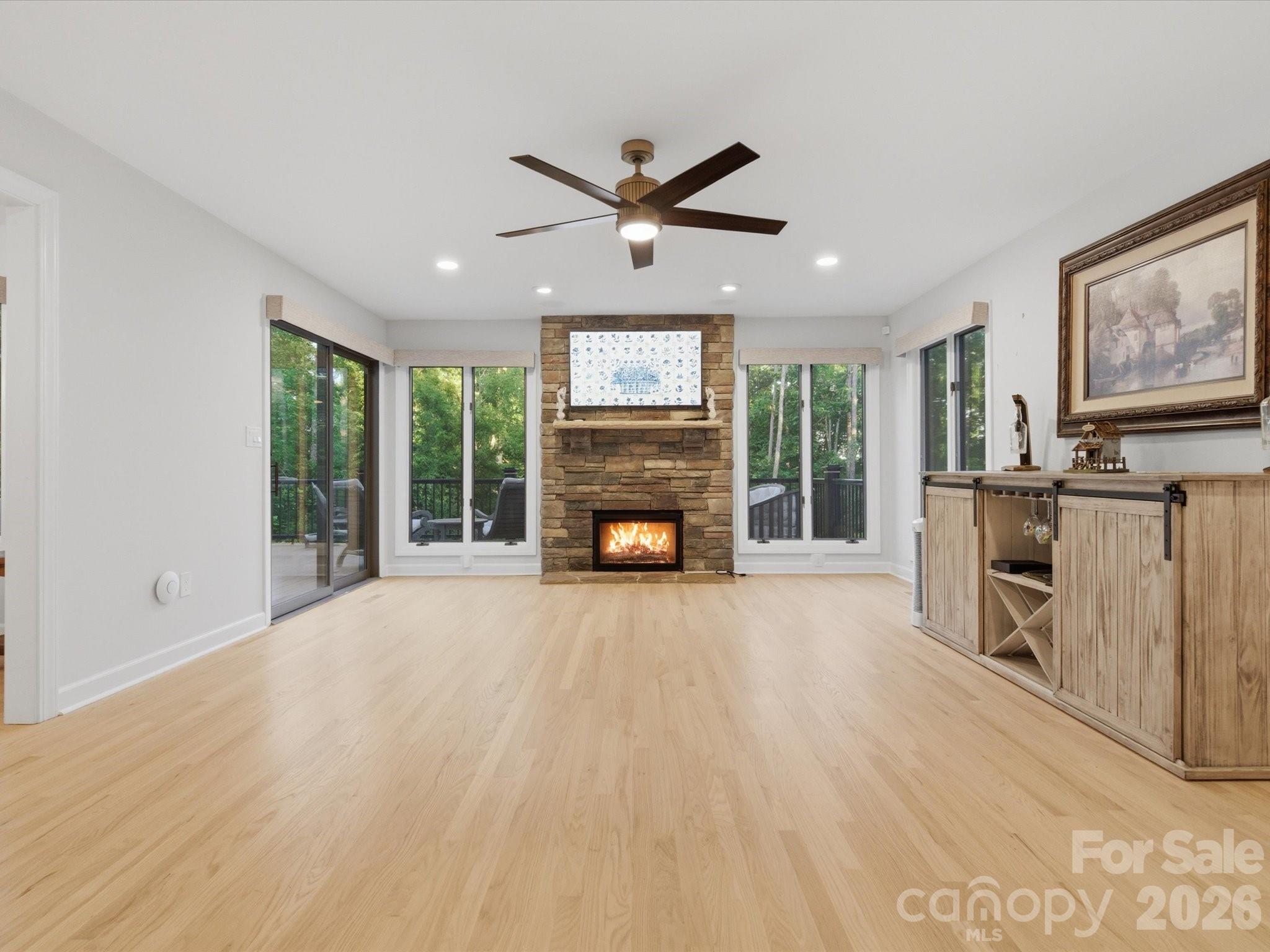 115 Forest Cliff Court NE
