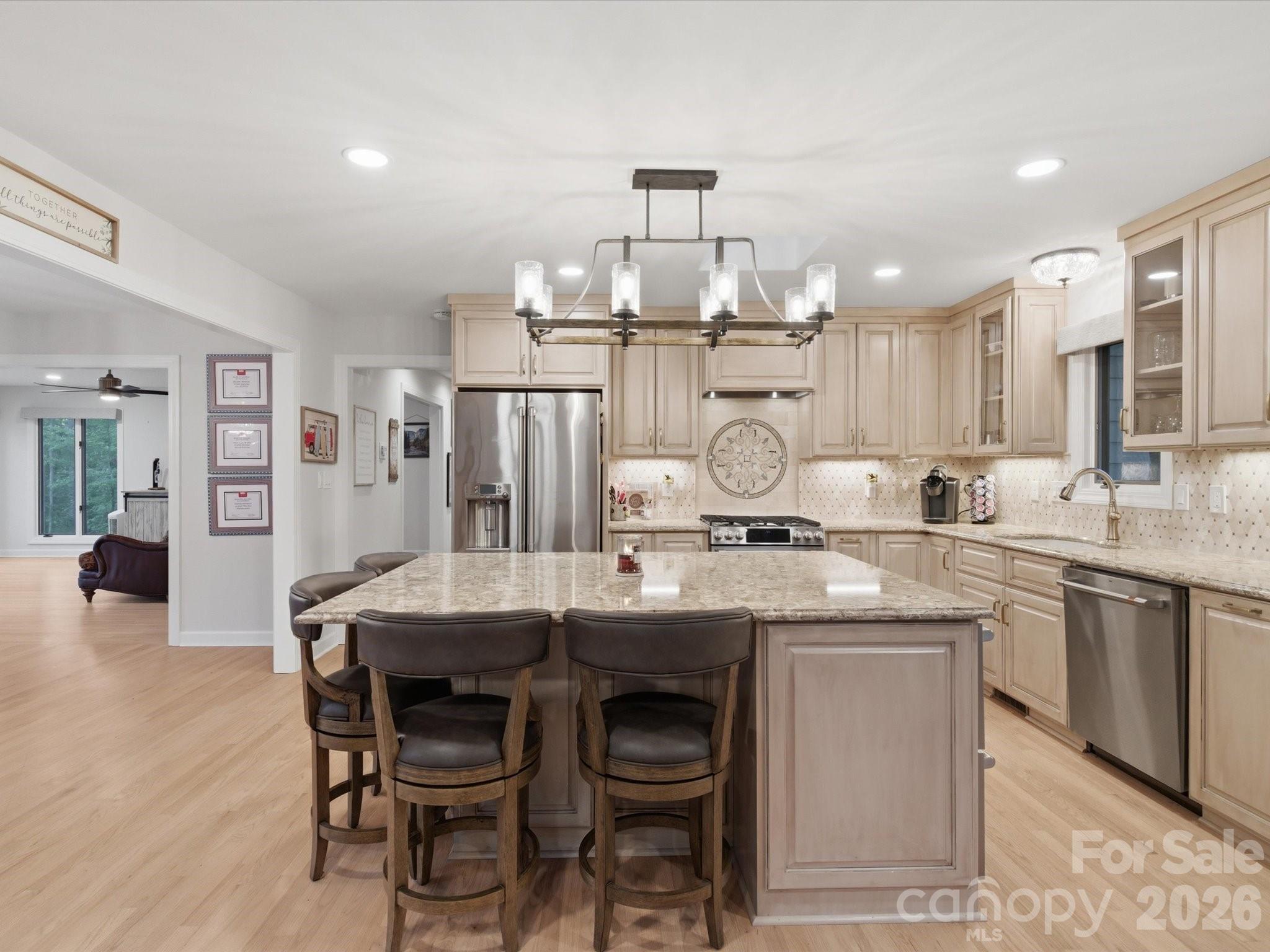 115 Forest Cliff Court NE