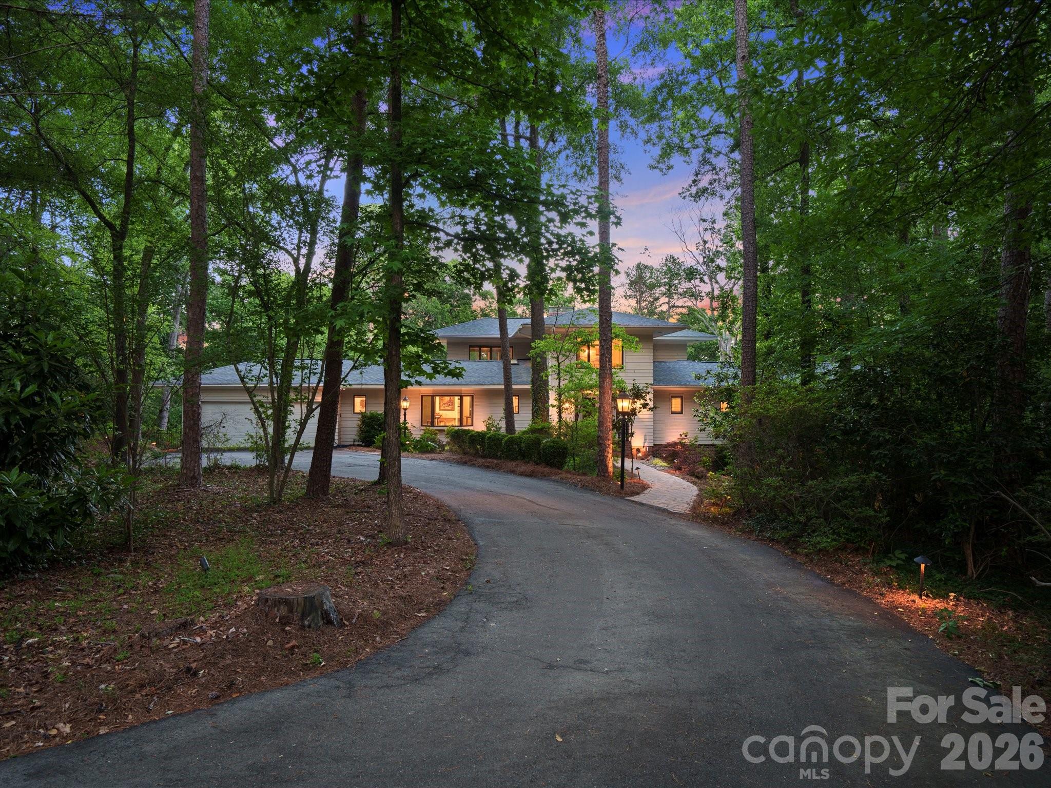 115 Forest Cliff Court NE
